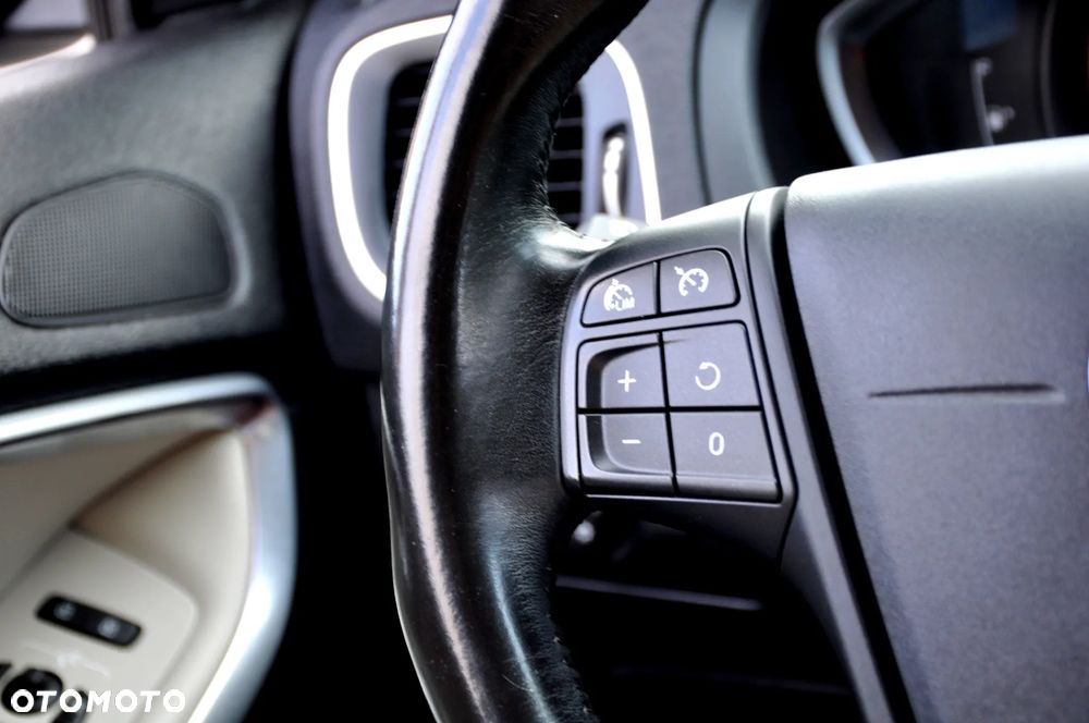 Volvo V40 T2 Geartronic Inscription - 40