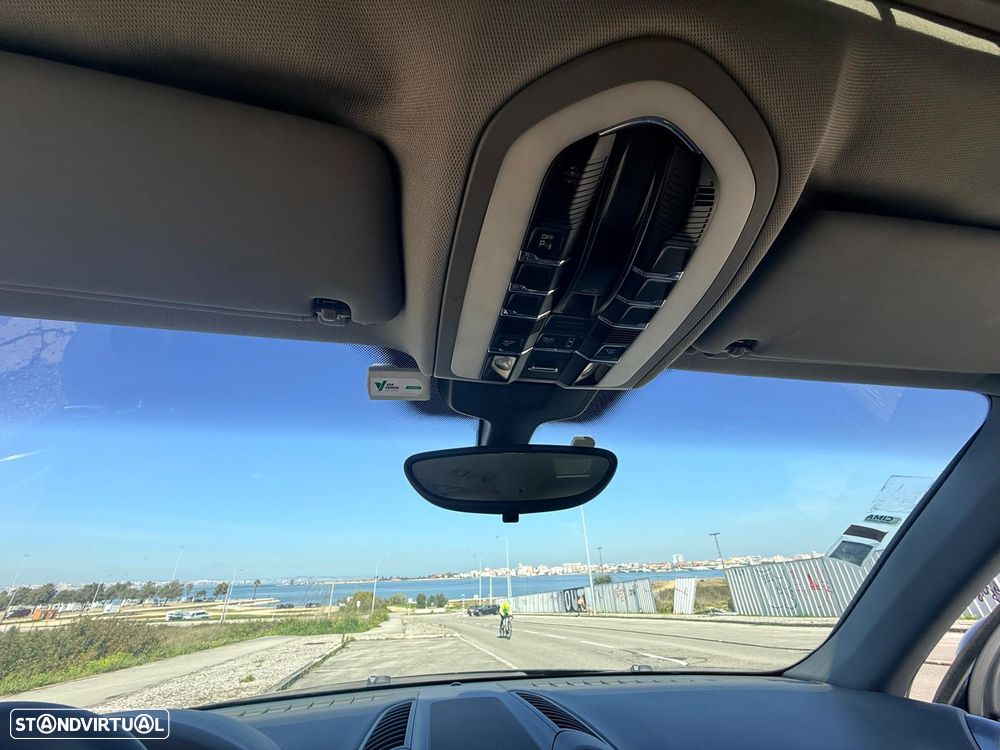 Porsche Cayenne - 25