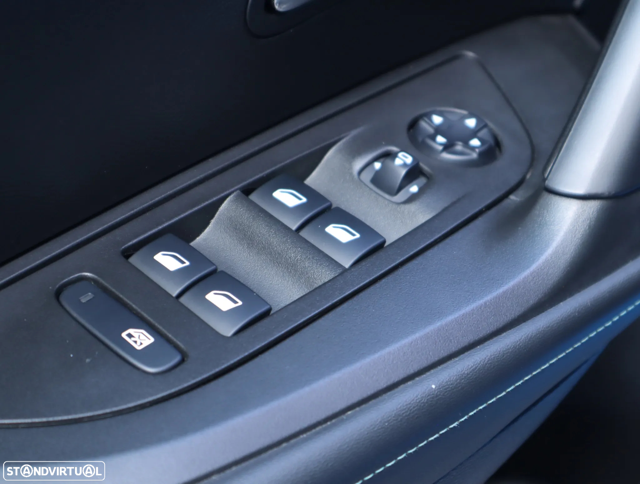 Peugeot e-2008 50 kWh Allure Pack - 26