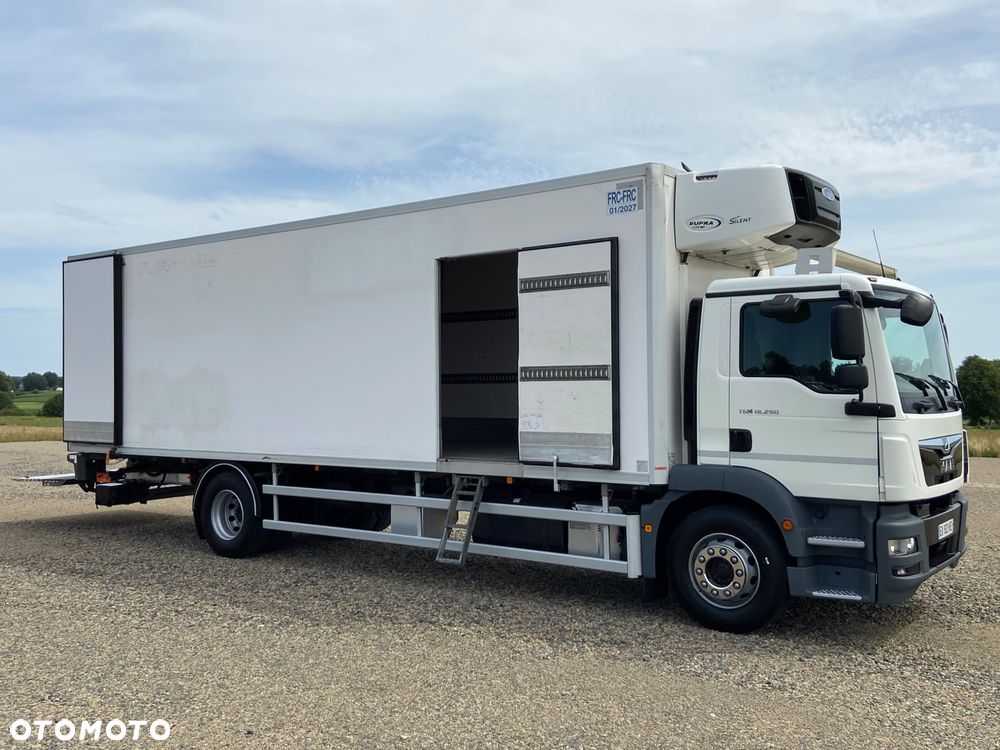 MAN TGM 18.290 | 2018 | Chłodnia 8,8 m | Carrier Supra 1150 Multitemp Silent | Automat | Winda | Drzwi boczne | 329 tys. km - 12