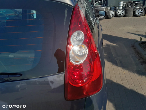 MAZDA 5 LAMPA TYLNA PRAWA W BŁOTNIK
