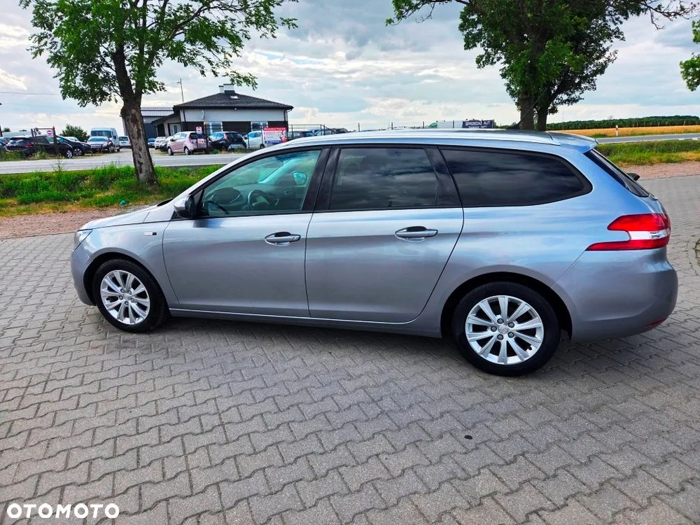 Peugeot 308 1.6 e-HDi Allure S&S - 17