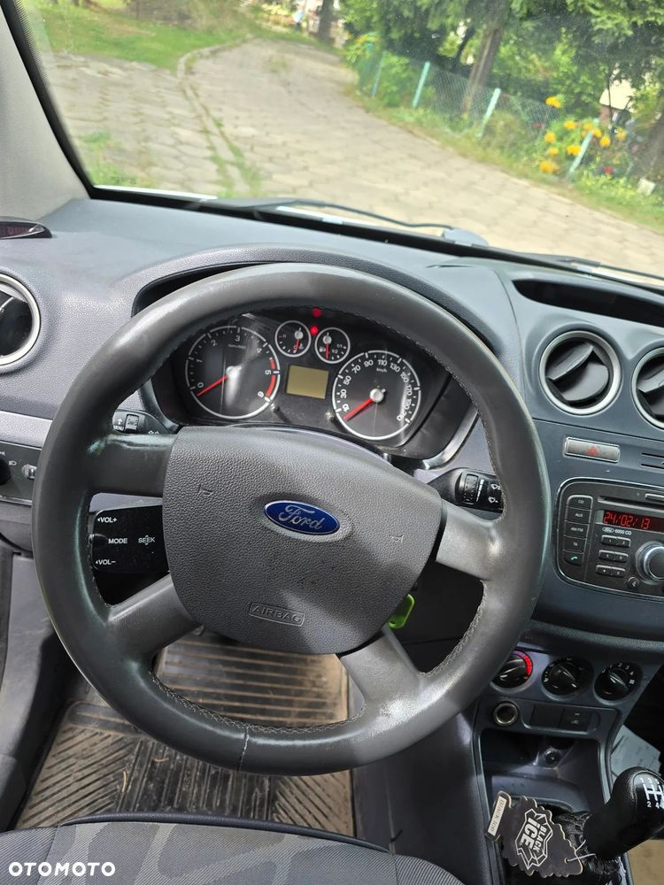 Ford Tourneo Connect - 21