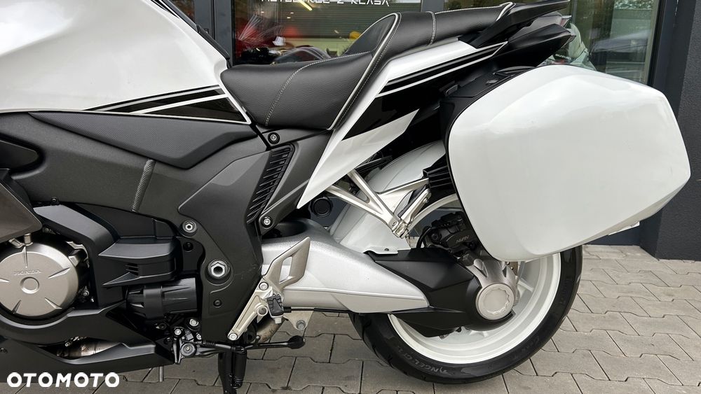 Honda VFR - 23