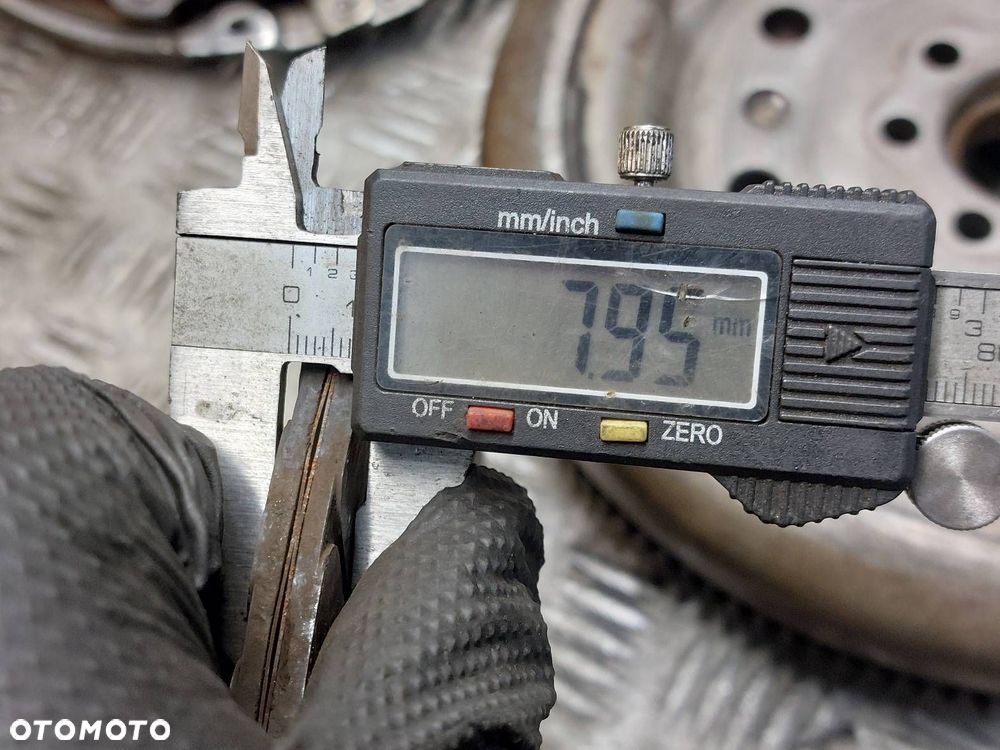 KOŁO DWUMASOWE + TARCZA + DOCISK + ŁOŻYSKO VOLKSWAGEN GOLF V 1.9 TDI - 10