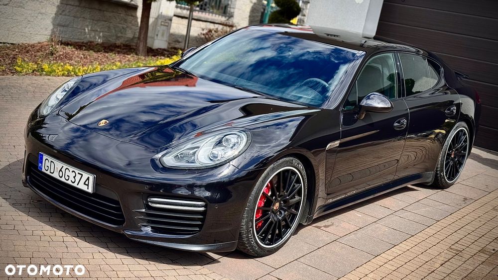 Porsche Panamera - 4