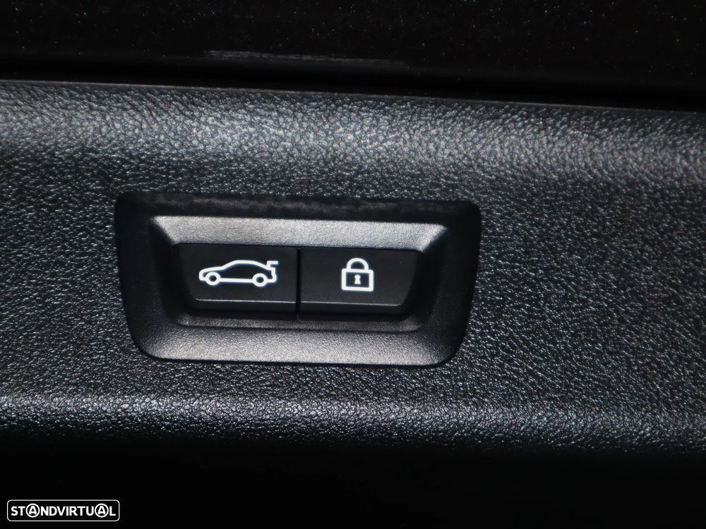 BMW 530 e Pack Desportivo M - 13