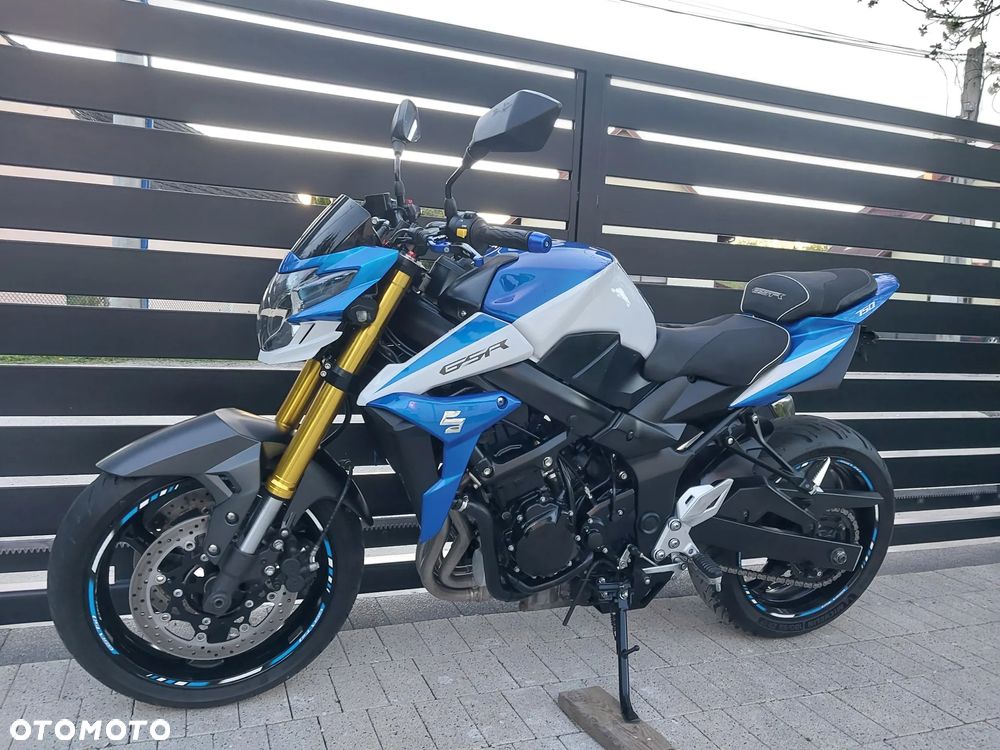 Suzuki GSR - 5