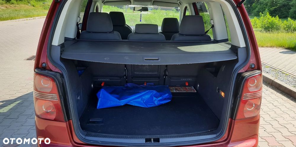 Volkswagen Touran 1.9 TDI DSG Conceptline - 8