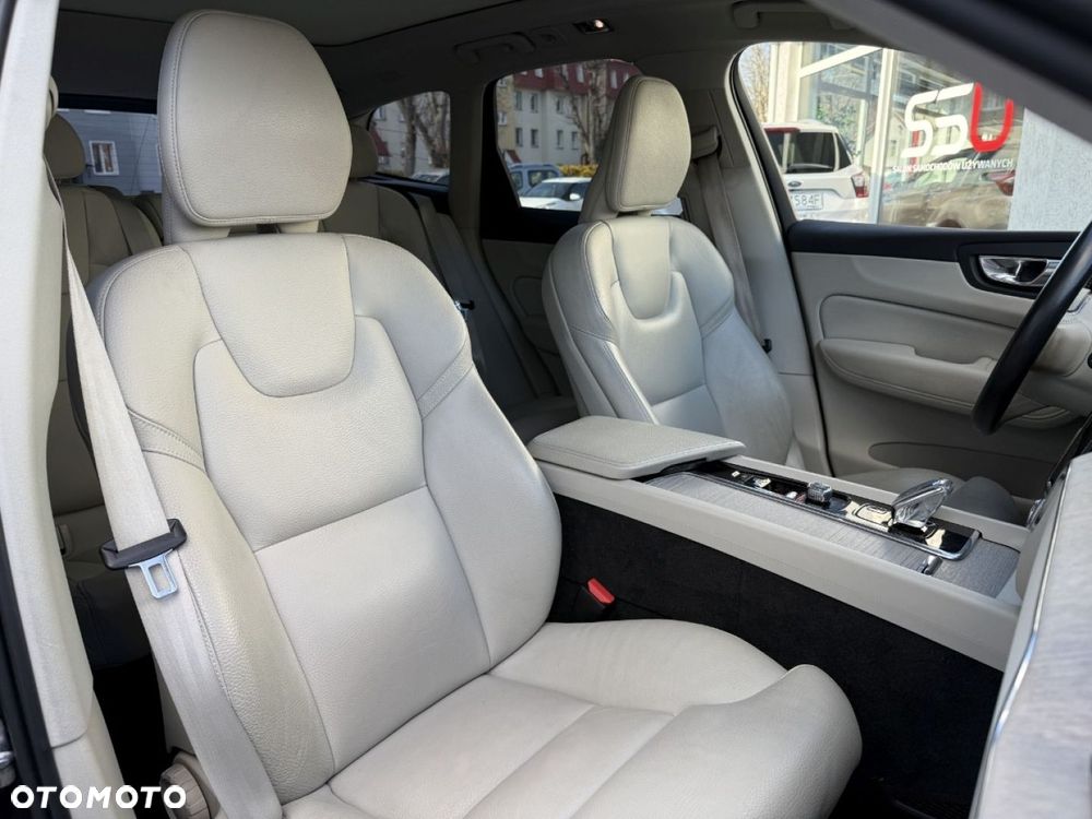 Volvo XC 60 T6 Plug-In Hybrid AWD Inscription - 36