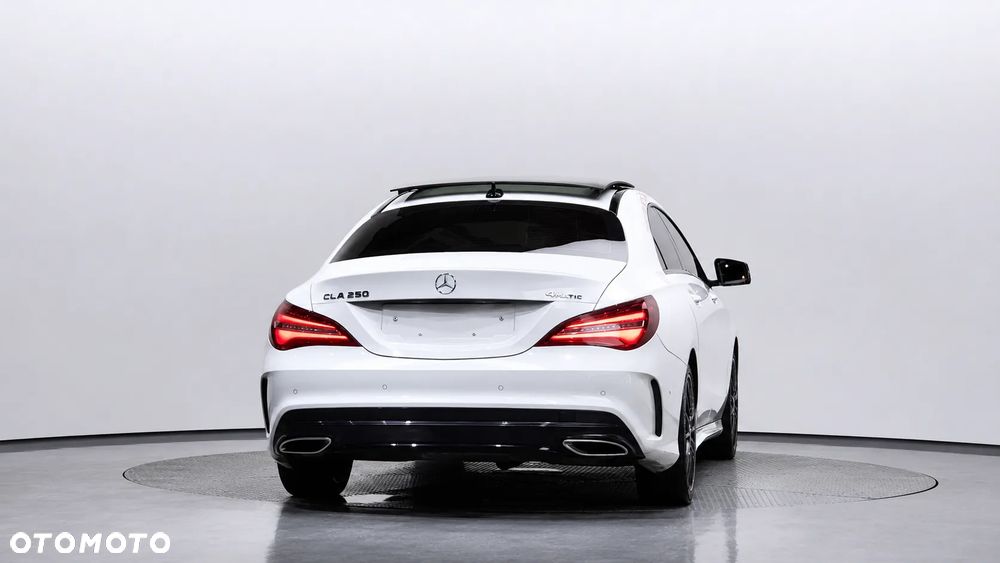 Mercedes-Benz CLA 250 4Matic 7G-DCT AMG Line - 3