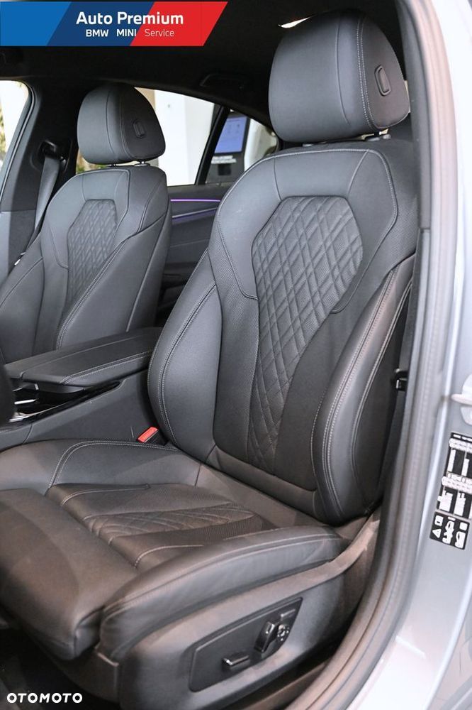 BMW Seria 5 530d xDrive mHEV - 14