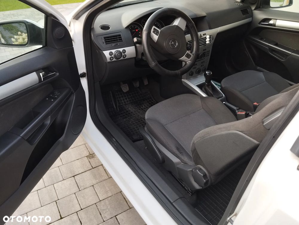 Opel Astra III GTC 1.6 Sport - 9