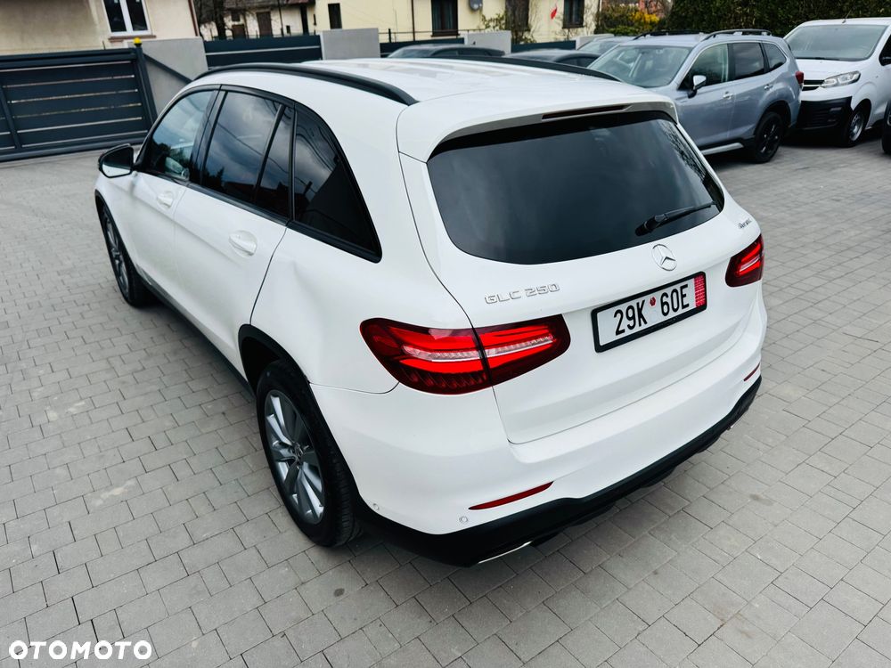 Mercedes-Benz GLC 250 4Matic 9G-TRONIC AMG Line - 9