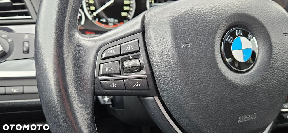 BMW Seria 5 520d xDrive - 39