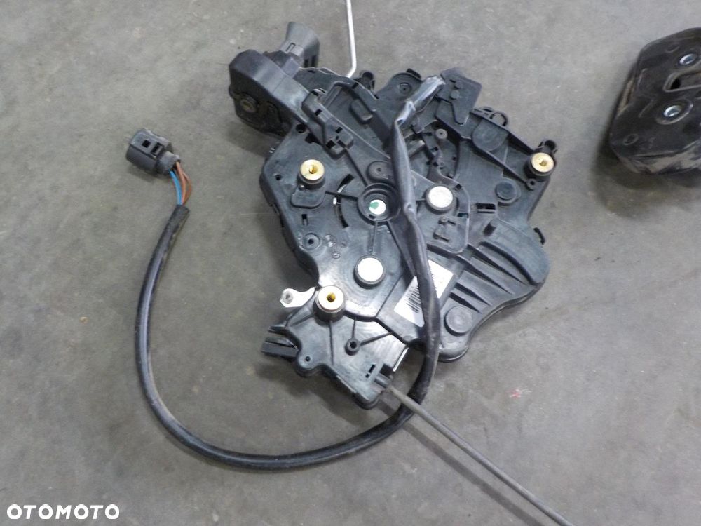 VW T5 ZAMEK DRZWI ODSUWANYCH BOCZNYCH 7E0843654R - 2