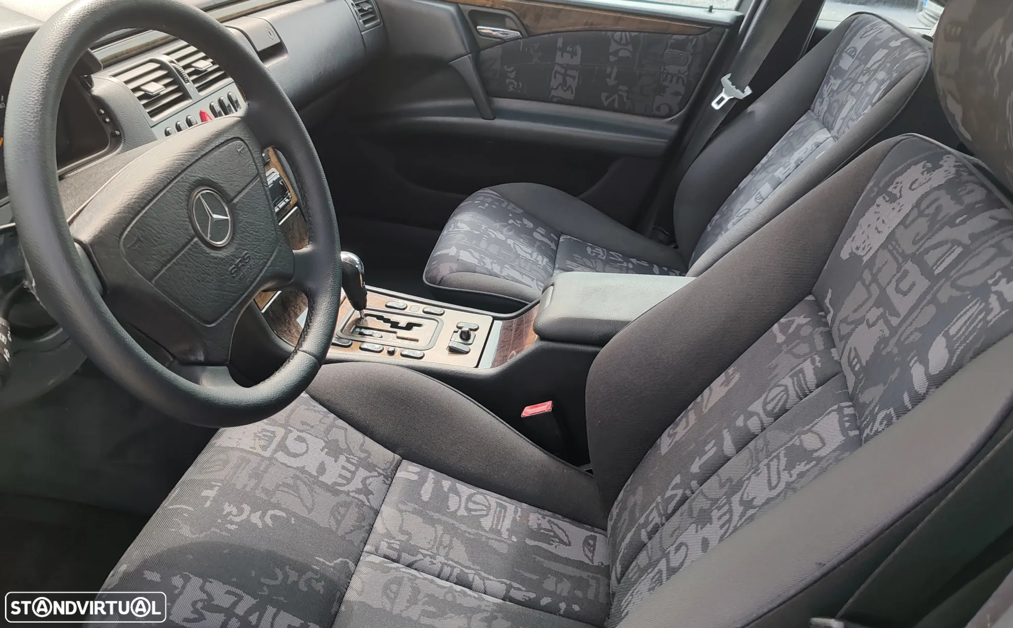 Mercedes-Benz E 300 TD Classic - 8