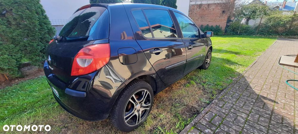 Renault Clio 1.2 16V Authentique - 4