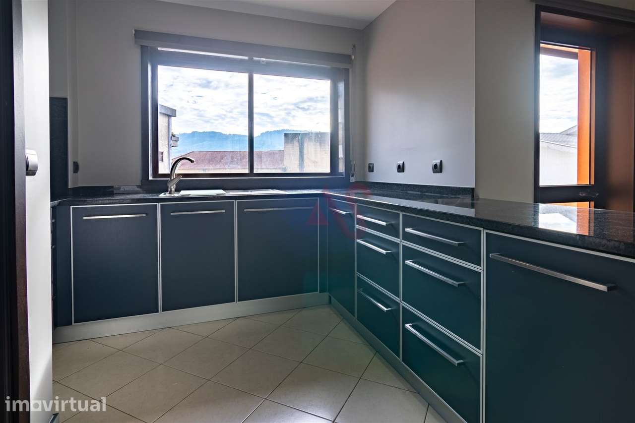 Apartamento T3 com Varanda de 30 m², Garagem Box e Recheio Incluído | - Grande imagem: 4/36