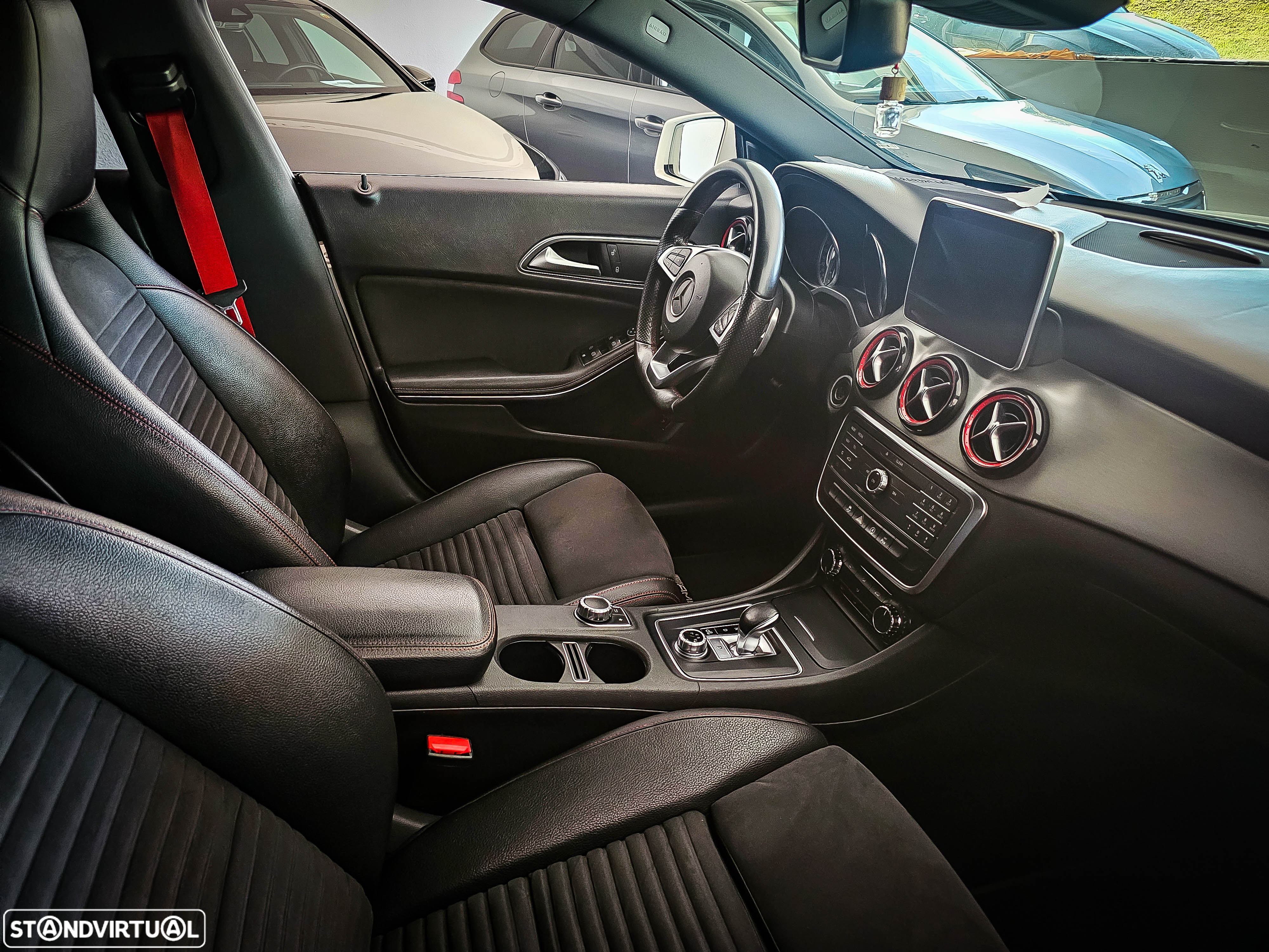 Mercedes-Benz CLA 45 AMG 4Matic 7G-DCT - 17