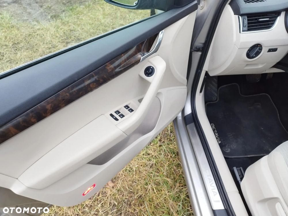 Skoda Octavia 1.8 TSI DSG Ambition - 4