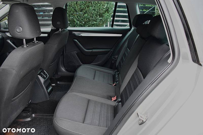 Skoda Octavia 1.6 TDI DSG Style - 22