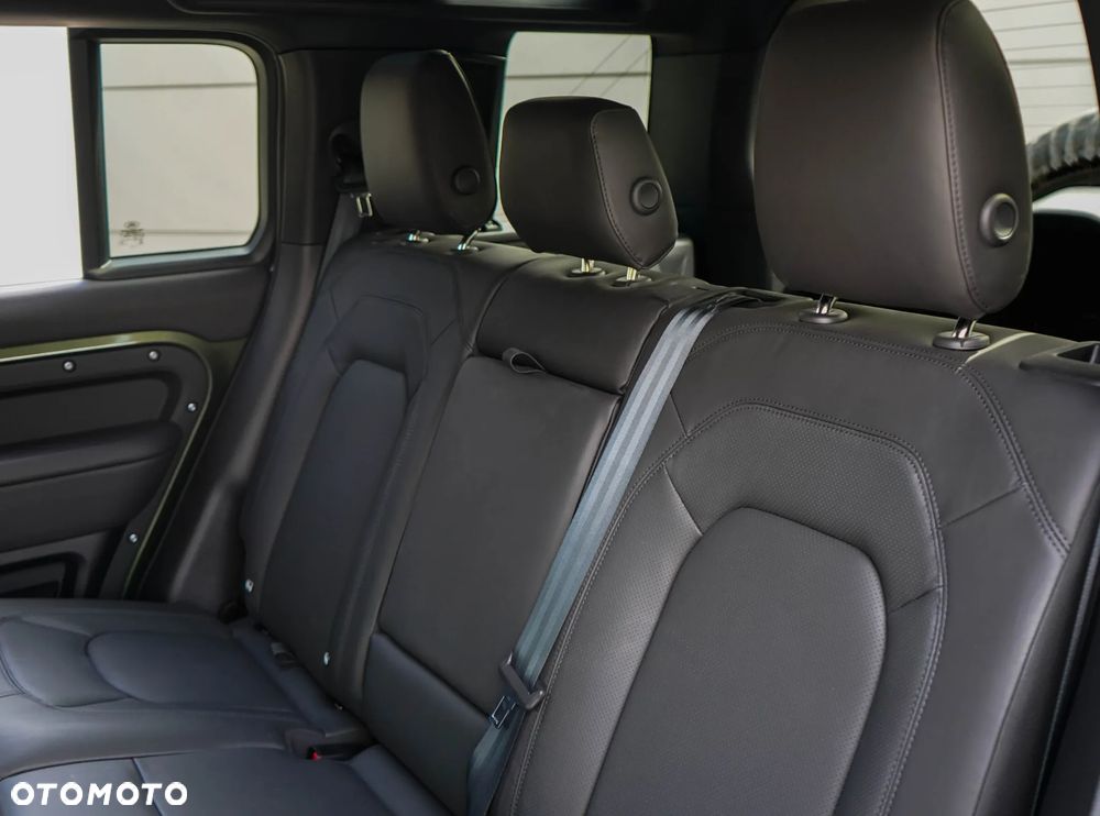 Land Rover Defender 3.0 D350 mHEV X-Dynamic SE - 29