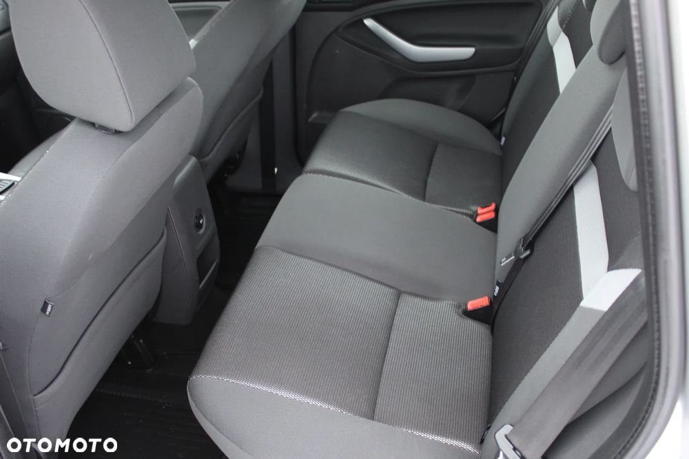 Ford Kuga - 17