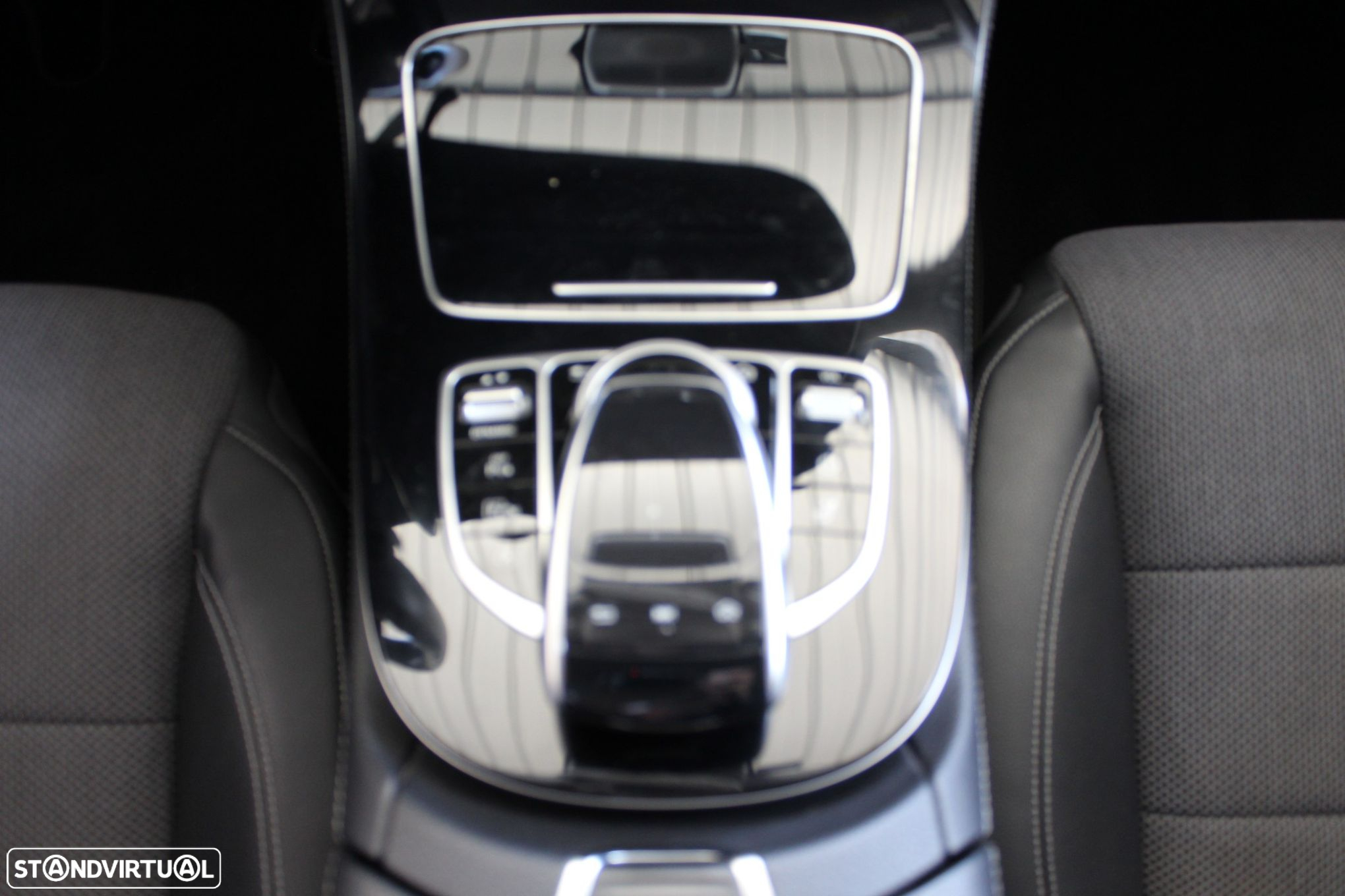 Mercedes-Benz E 200 d Avantgarde - 27