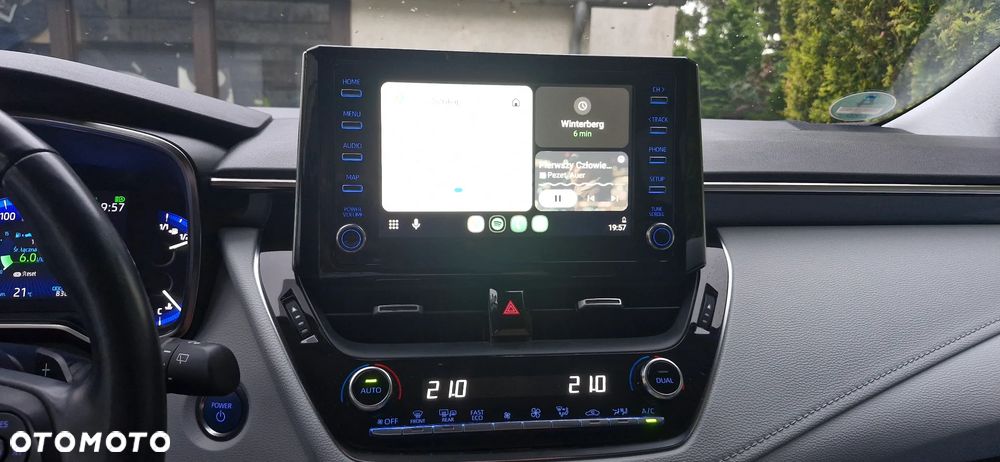 Toyota Corolla 2.0 Hybrid Executive - 22