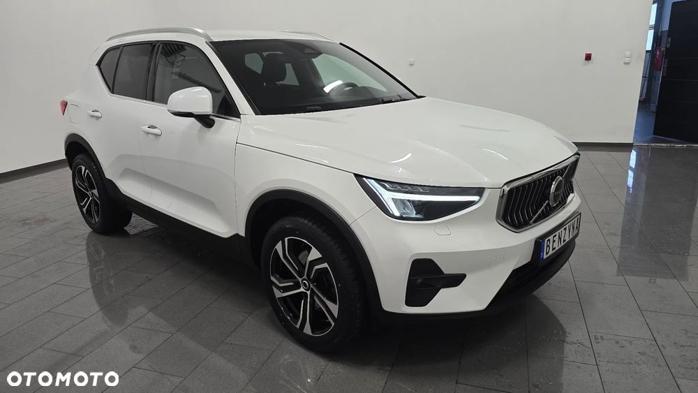 Volvo XC 40 B3 B DKG Ultra Black Edition - 2