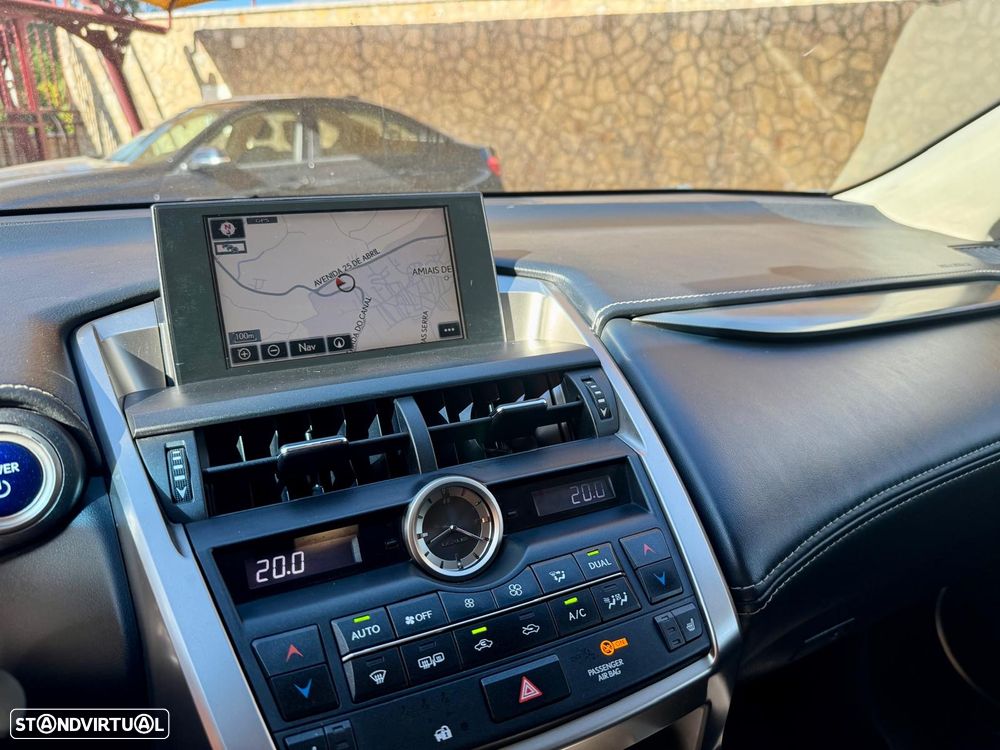 Lexus NX 300h Executive - 12
