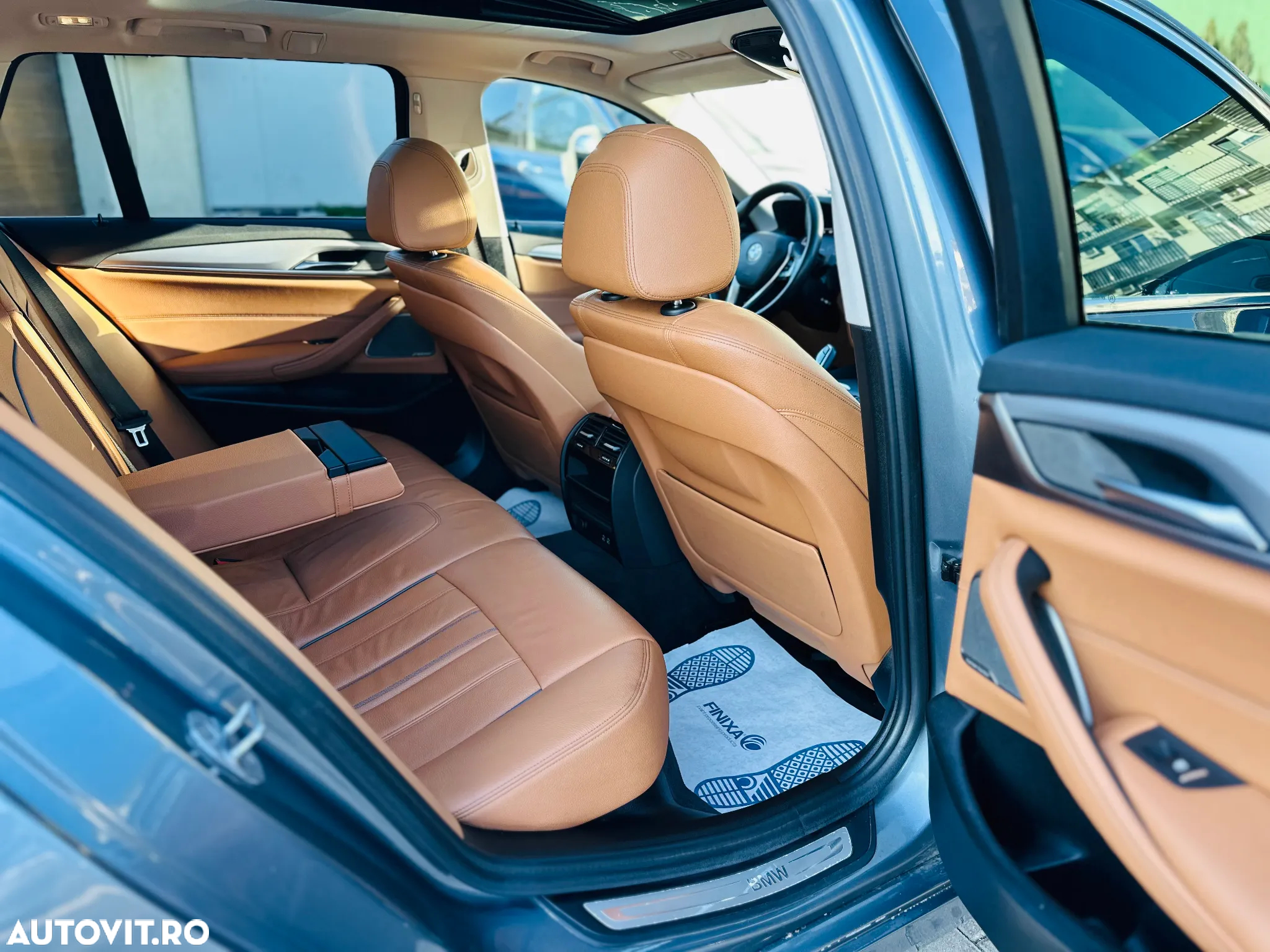 BMW Seria 5 530e xDrive Touring Aut. - 35