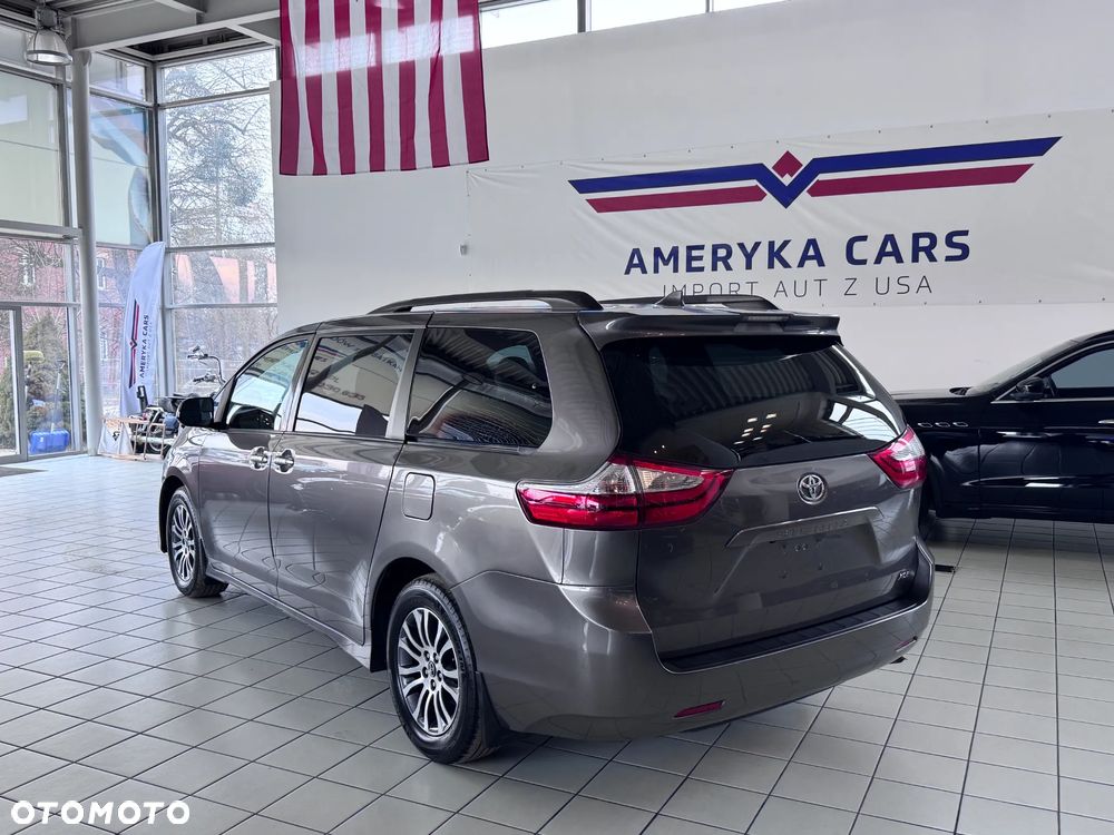 Toyota Sienna 3.5 V6 - 4