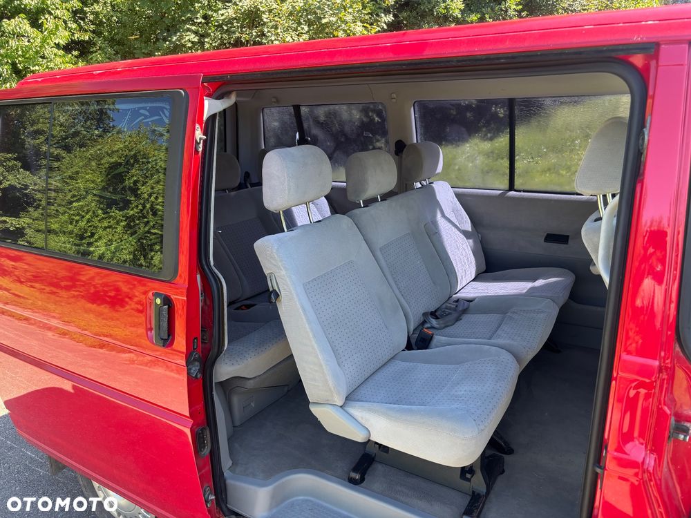 Volkswagen Caravelle - 10
