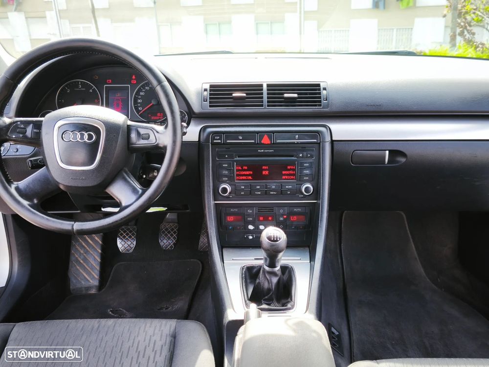 Audi A4 2.0 TDI S-line - 9