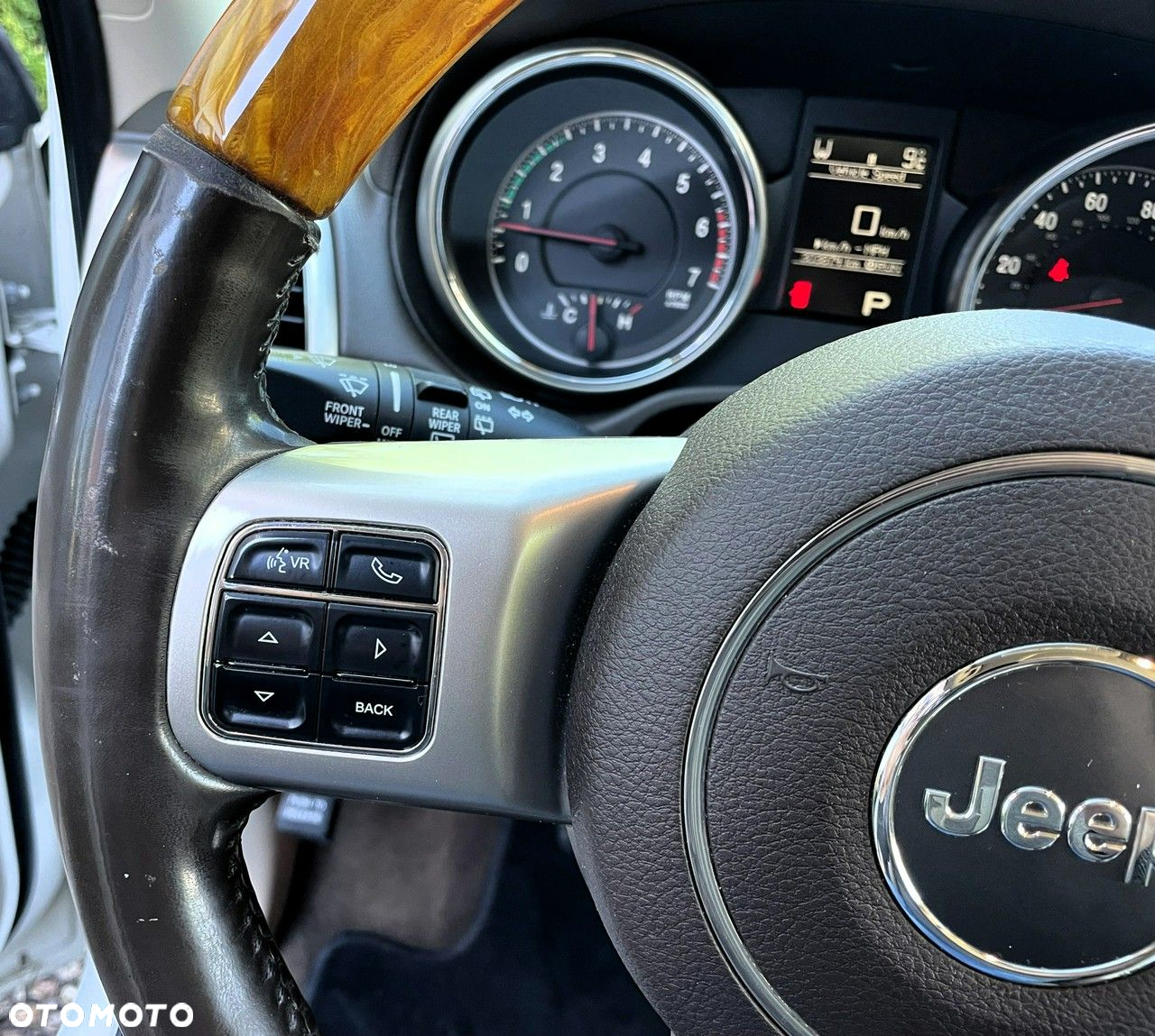 Jeep Grand Cherokee - 16