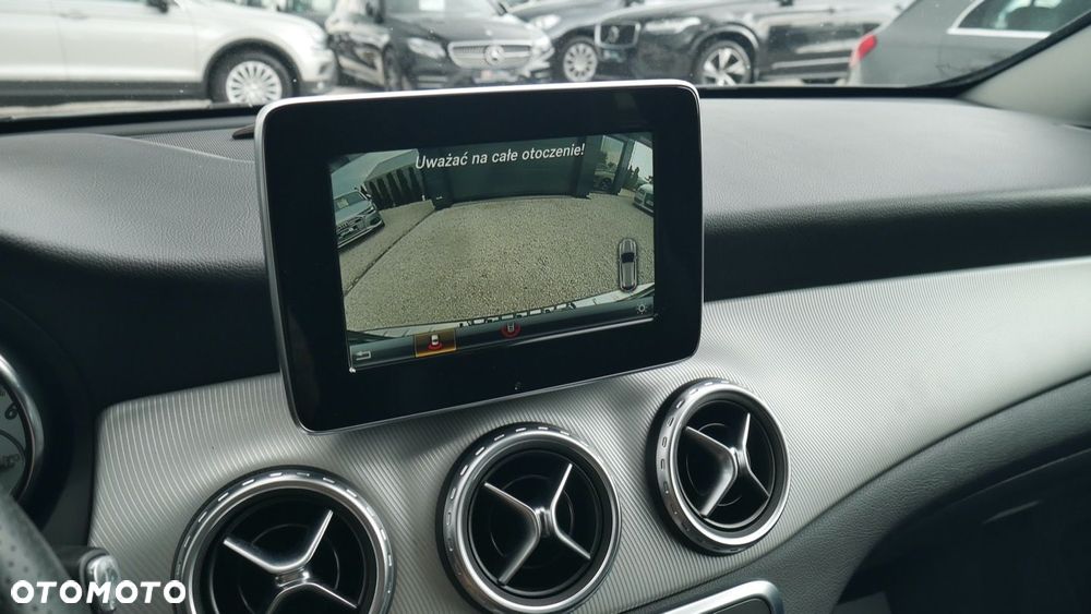 Mercedes-Benz GLA - 10