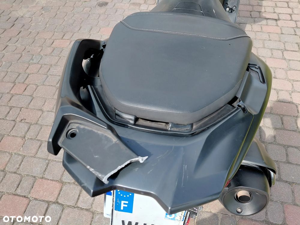 Yamaha Tmax - 16