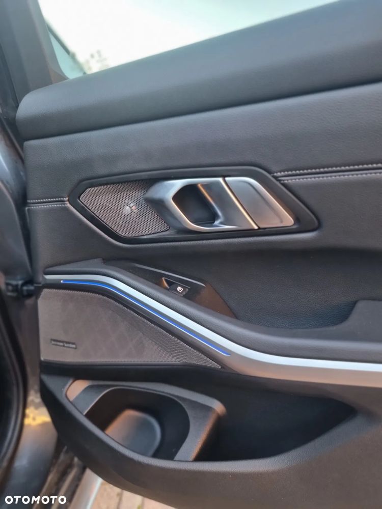 BMW Seria 3 M340i xDrive - 17