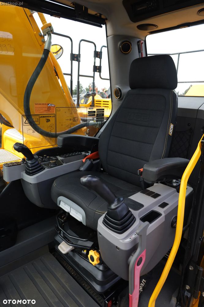 JCB 220X - 18