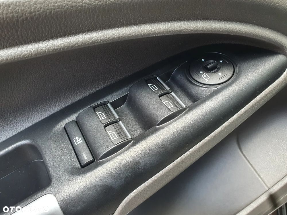 Ford Tourneo Connect Grand - 23