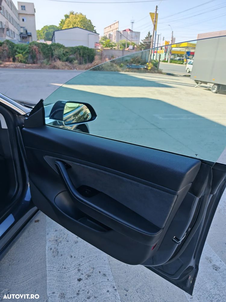 Tesla Model 3 - 11