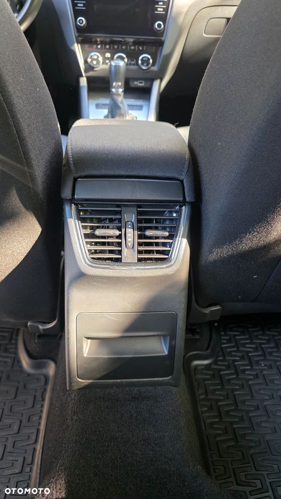 Skoda Octavia 2.0 TDI Style DSG - 14