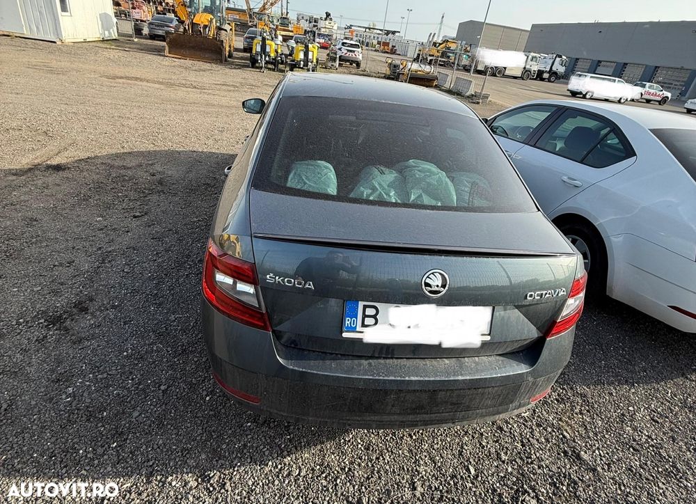Skoda Octavia 2.0 TDI DSG Style - 2