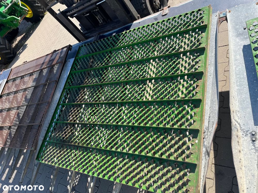 John Deere Heder 820 Wyposażenie do zbioru słonecznika 6,1m - 6