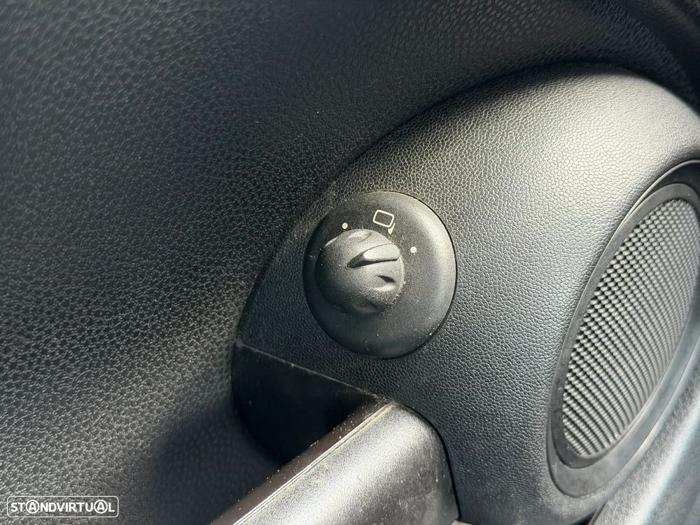 MINI 3 Portas One D - 13