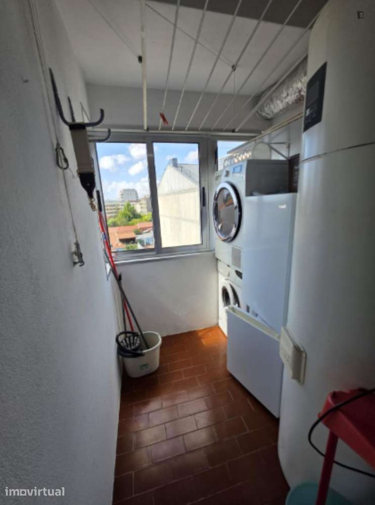 Quarto - localizado em Paranhos Porto - Grande imagem: 5/12