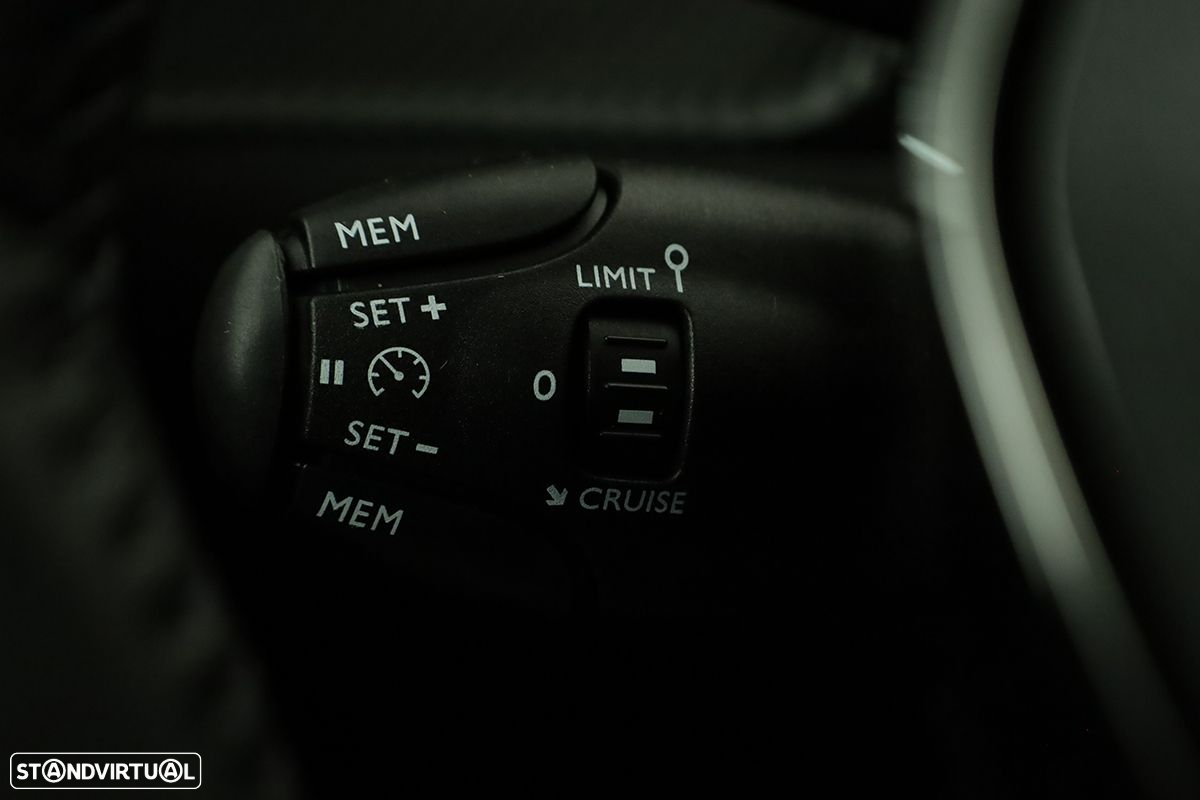 Peugeot 2008 1.2 PureTech Allure - 18