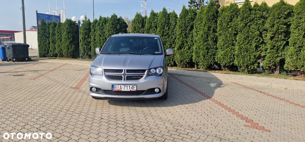 Dodge Grand Caravan - 2